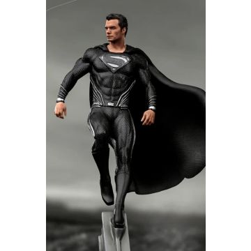 Колекційна статуетка Iron Studios: Statue Superman Black Suit - Justice League - Art Scale 1/10