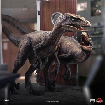 Колекційна статуетка Iron Studios: Statue Raptors at the Kitchen’s Door – Jurassic Park – Art Scale 1/10